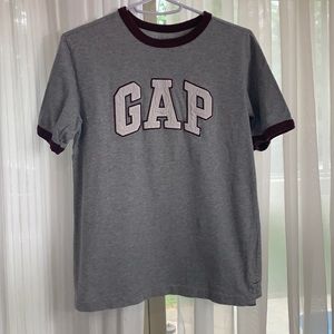 🍭2/$10 Boys GAP tee
